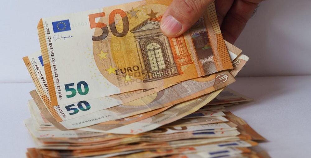 Depozitat në Euro ranë me 0.4 për qind gjatë tremujorit të parë të vitit